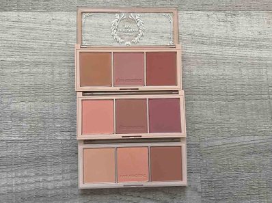 Lente Blush Trend: De Populaire “Melkachtige” Tint en Deze Drie Must-Have Paletten